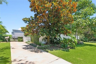 Architecturally significant Lake Vista home on desirable Swan - photo 2