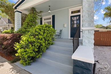 Built in 1910, this classic Transitional American Foursquare - photo 3