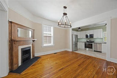 Built in 1910, this classic Transitional American Foursquare - photo 8