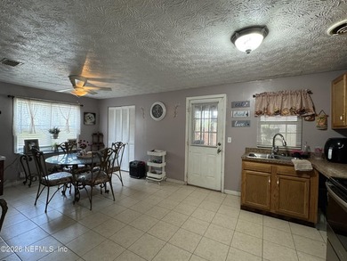Cute 3 Bedrooms 2 Baths Brick and Concrete Block Home, screened - photo 5