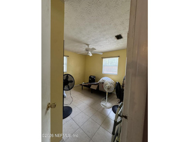 Cute 3 Bedrooms 2 Baths Brick and Concrete Block Home, screened - photo 9