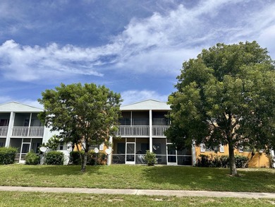 Move-in ready - 2 Beds, 1.5 Baths, Screened Balcony, 847-sf - photo 3