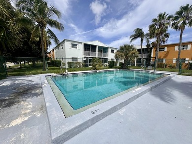 Move-in ready - 2 Beds, 1.5 Baths, Screened Balcony, 847-sf - photo 10