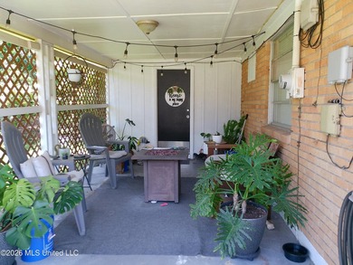 Well kept 3bdrm 2bath home. Great investment or owner occupied - photo 3