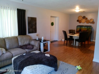 Well kept 3bdrm 2bath home. Great investment or owner occupied - photo 4