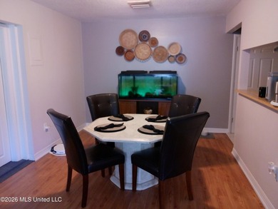 Well kept 3bdrm 2bath home. Great investment or owner occupied - photo 5