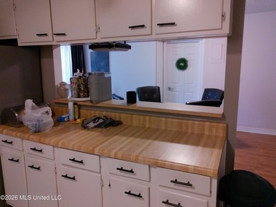 Well kept 3bdrm 2bath home. Great investment or owner occupied - photo 7