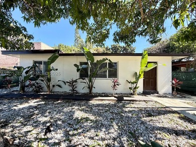 Location, location, location! 2 detached properties on a 7,000 - photo 3