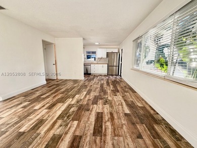 Location, location, location! 2 detached properties on a 7,000 - photo 5