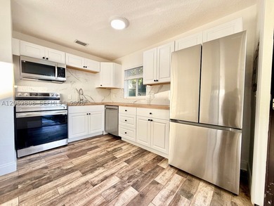 Location, location, location! 2 detached properties on a 7,000 - photo 6