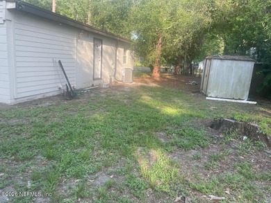 Call me to view this 3 bedroom 1 bath home in Highlands Roof was - photo 7