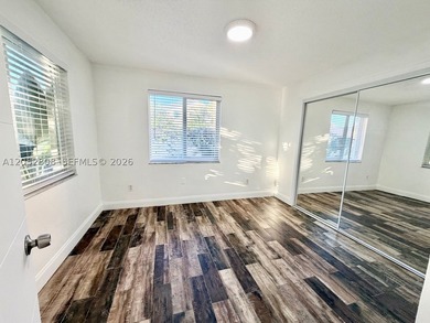Location, location, location! 2 detached properties on a 7,000 - photo 9