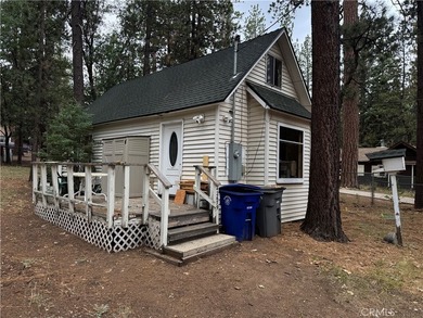 Extensively renovated 2-bedroom Moonridge cabin situated on two - photo 1