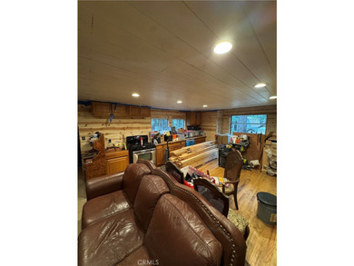 Extensively renovated 2-bedroom Moonridge cabin situated on two - photo 9