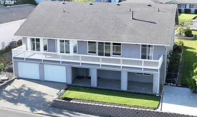 Spacious 4-bedroom, 3.5 bath residence with a rare 4-car garage - photo 3