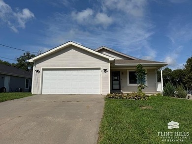 Milford Lake Home For Sale in Wakefield Kansas