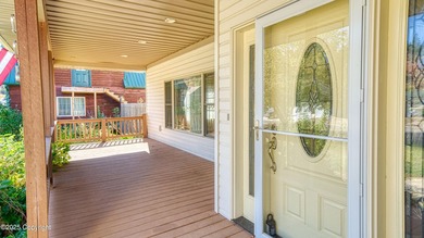 Beautifully maintained 4 bed, 3 bath custom home with 2,624 sq - photo 2