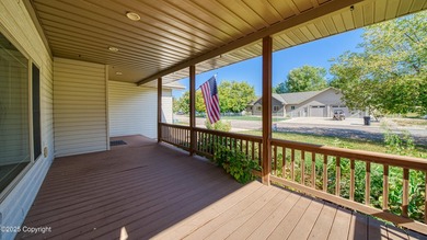 Beautifully maintained 4 bed, 3 bath custom home with 2,624 sq - photo 3