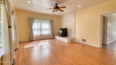 Beautifully maintained 4 bed, 3 bath custom home with 2,624 sq - photo 4