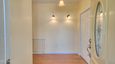 Beautifully maintained 4 bed, 3 bath custom home with 2,624 sq - photo 7
