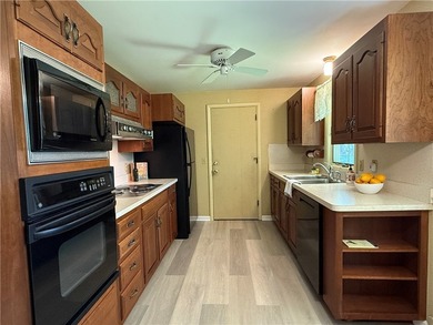 Spacious 3-bedroom, 1.5-bath ranch with over 1500 square feet - photo 21