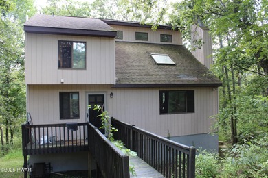 Hemlock Lake Home For Sale in Hawley Pennsylvania