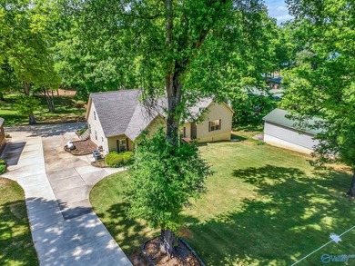 Welcome to this beautifully maintained 3 bedroom/3 and 1/2 bath - photo 12