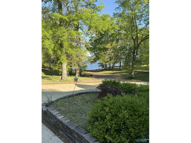 Welcome to this beautifully maintained 3 bedroom/3 and 1/2 bath - photo 14