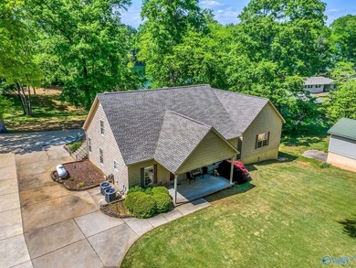 Welcome to this beautifully maintained 3 bedroom/3 and 1/2 bath - photo 16