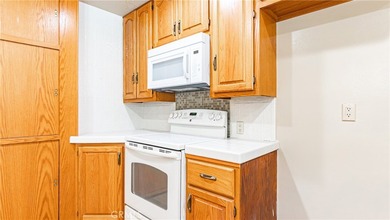 Welcome to prestigious 5449 E. Fairbrook St, Long Beach, CA - photo 9
