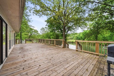 Tucked away in the natural beauty of Royal, Arkansas, this warm - photo 21