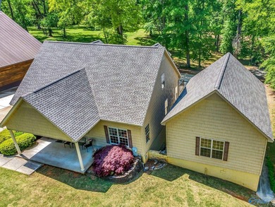 Welcome to this beautifully maintained 3 bedroom/3 and 1/2 bath - photo 23