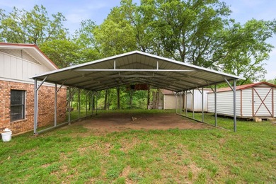 Tucked away in the natural beauty of Royal, Arkansas, this warm - photo 31
