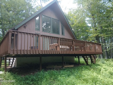 Roaming Woods Lake Home For Sale in Lake Ariel Pennsylvania
