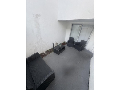 Welcome to this charming two-bedroom, one-and-a-half-bath - photo 2