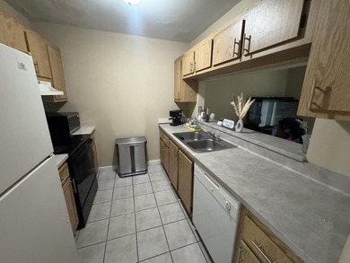Welcome to this charming two-bedroom, one-and-a-half-bath - photo 4
