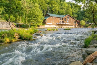Perched above the pristine waters of Lake Fontana, this - photo 38