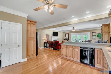 Welcome to this beautifully maintained 3 bedroom/3 and 1/2 bath - photo 38