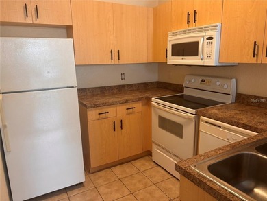 Welcome to Lake Marion Golf Resort! This charming 2-bedroom - photo 2
