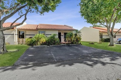 An updated and spacious corner villa in Forest Lake community at - photo 2