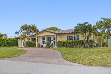 Move-in ready 3BR/2BA pool home in a prime Oakland Park location - photo 3