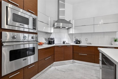 Stunning, fully updated 4-bedroom, 3.5-bath residence located in - photo 12