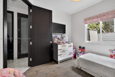 Stunning, fully updated 4-bedroom, 3.5-bath residence located in - photo 21