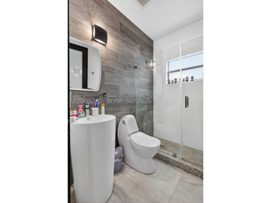Stunning, fully updated 4-bedroom, 3.5-bath residence located in - photo 25