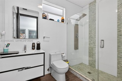 Stunning, fully updated 4-bedroom, 3.5-bath residence located in - photo 29
