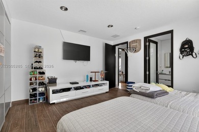 Stunning, fully updated 4-bedroom, 3.5-bath residence located in - photo 32