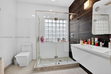Stunning, fully updated 4-bedroom, 3.5-bath residence located in - photo 34