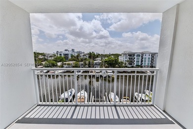 HIGH-FLOOR WATERFRONT RESIDENCE with water and downtown skyline - photo 3
