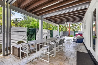 Stunning, fully updated 4-bedroom, 3.5-bath residence located in - photo 44