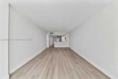 HIGH-FLOOR WATERFRONT RESIDENCE with water and downtown skyline - photo 6